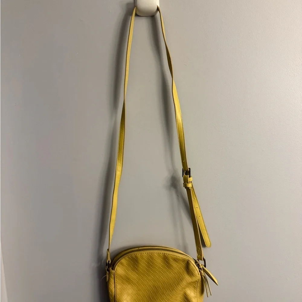 Universal Thread Woven Faux Leather Crossbody Yellow Mustard - Picture 5 of 5